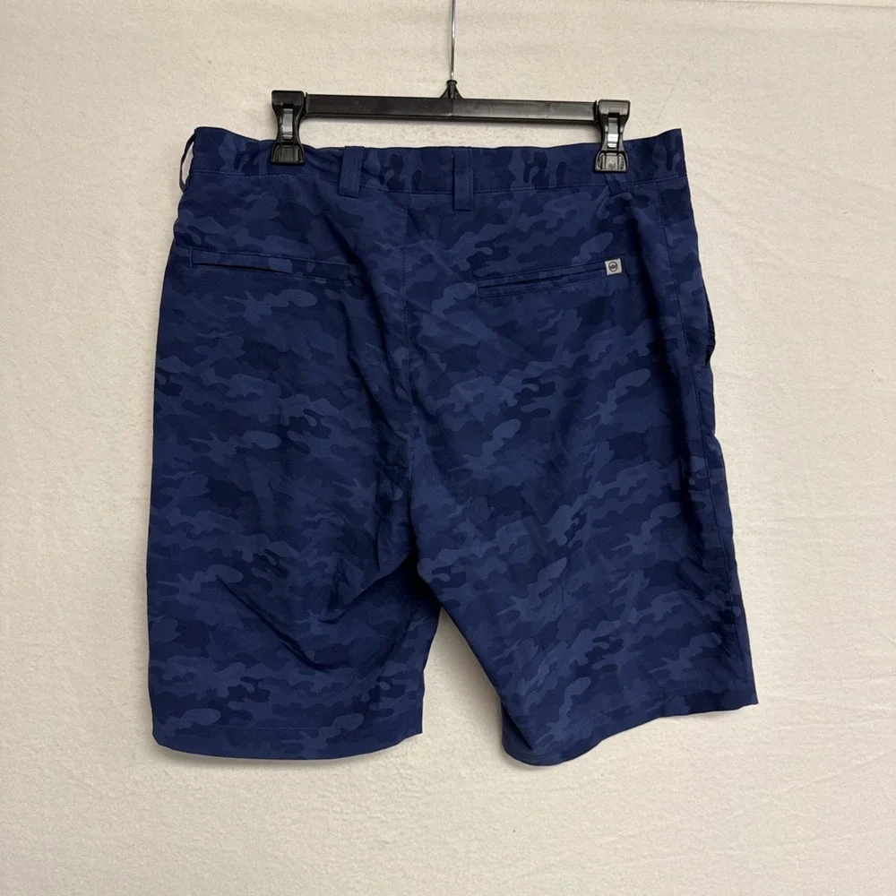 Peter Millar Men's Size 32 Shackleford Camo Blue Sea Performance Hybrid Shorts